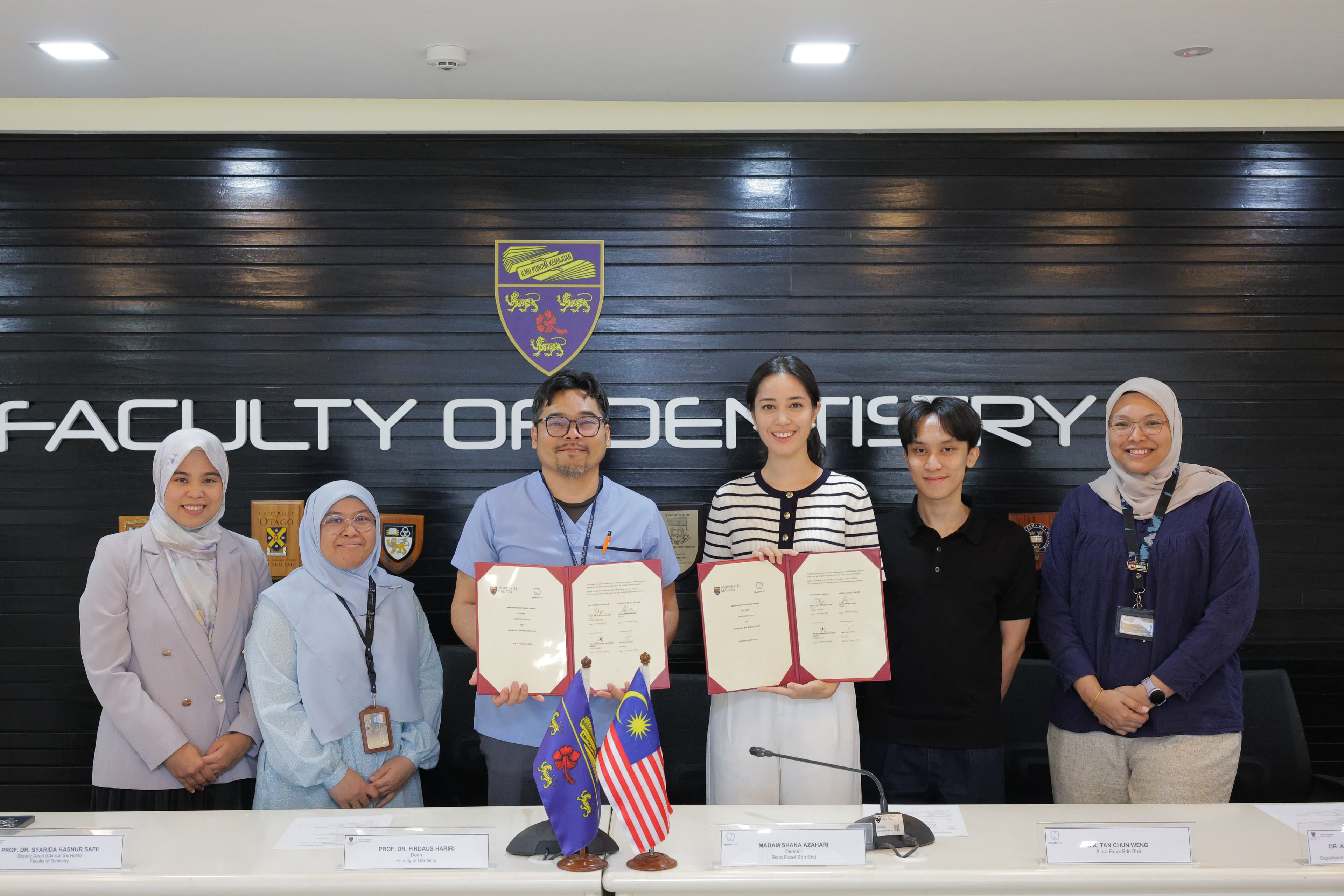 MyGumHealth and the Faculty of Dentistry, Universiti Malaya, at their MOU signing